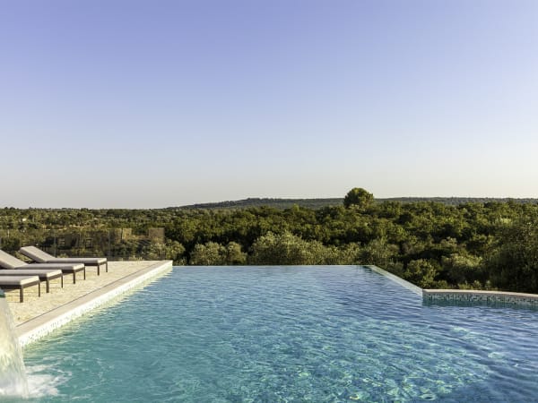 The splendid panoramic infinity pool of the first trullo.